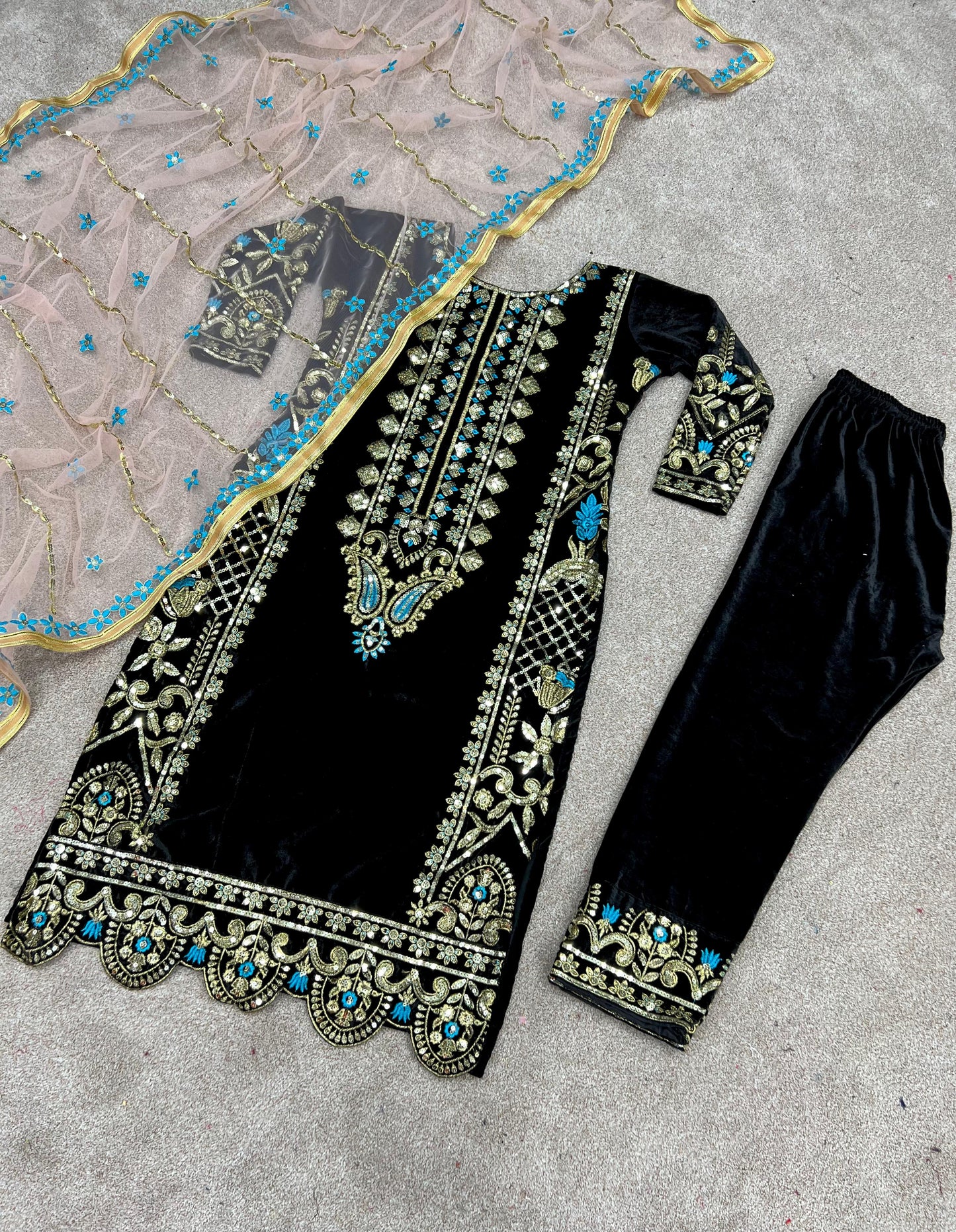 VELVET KURTI-PANT SET