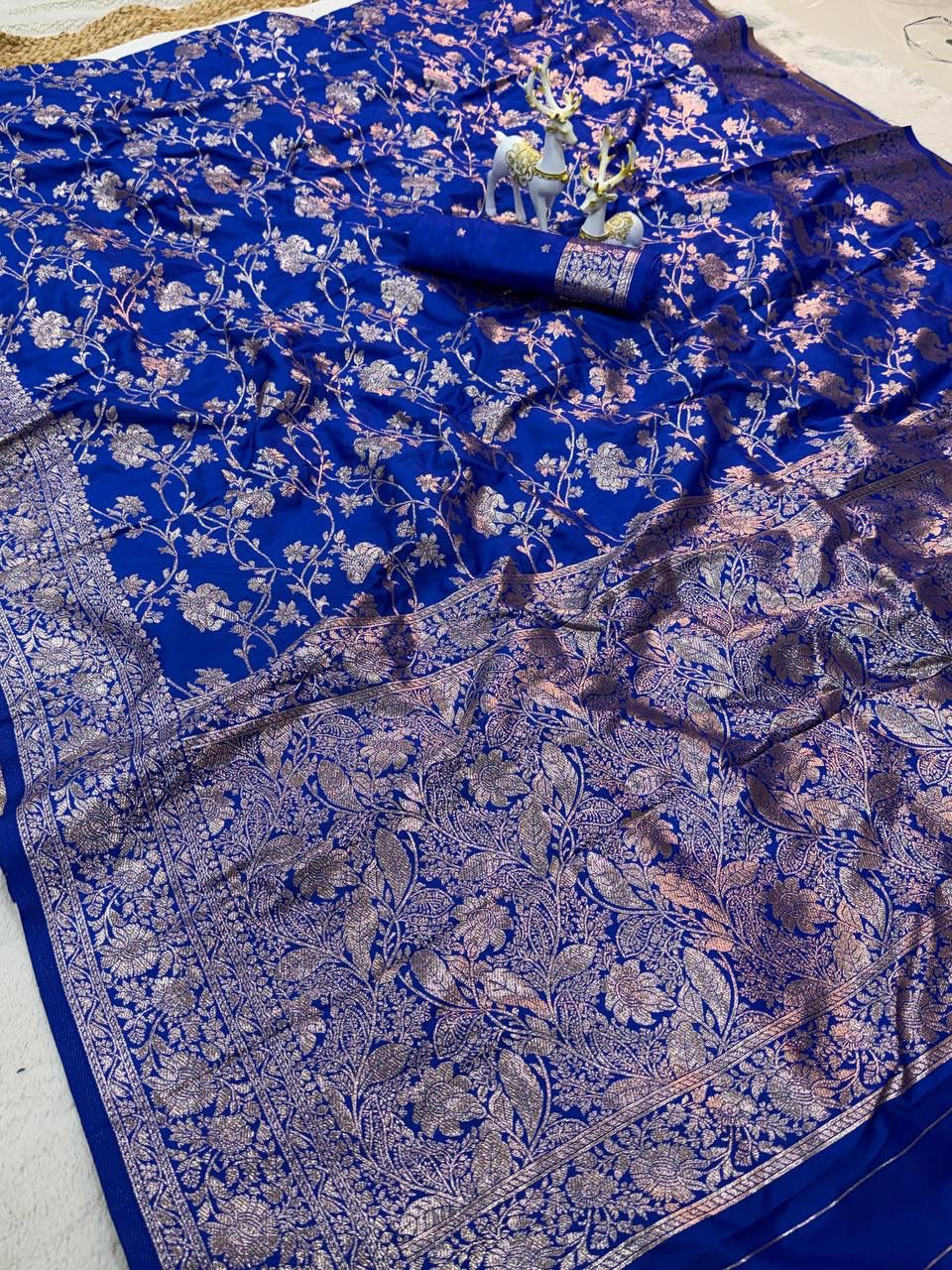 Royal Blue Gold Zari weaving Kanijivaram Saree with Unstitched Blouse