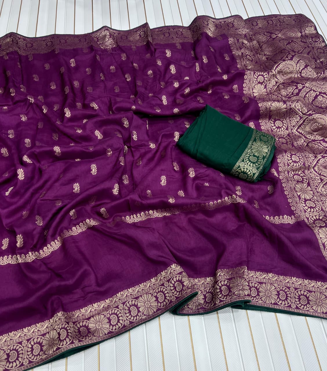 Jaqurad Meenakari Traditional Saree with Unstitched Blouse