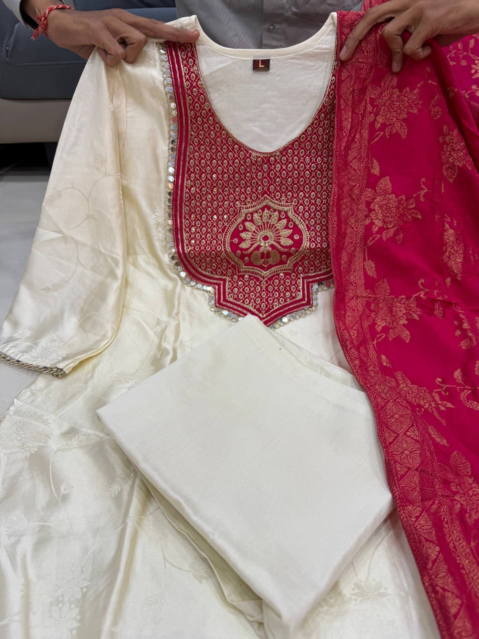 BANARASI WIVING KURTI PENT WITH DUPATTA