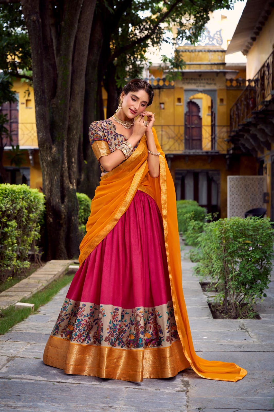 Lehenga Choli with Traditional Kalamkari Print Border