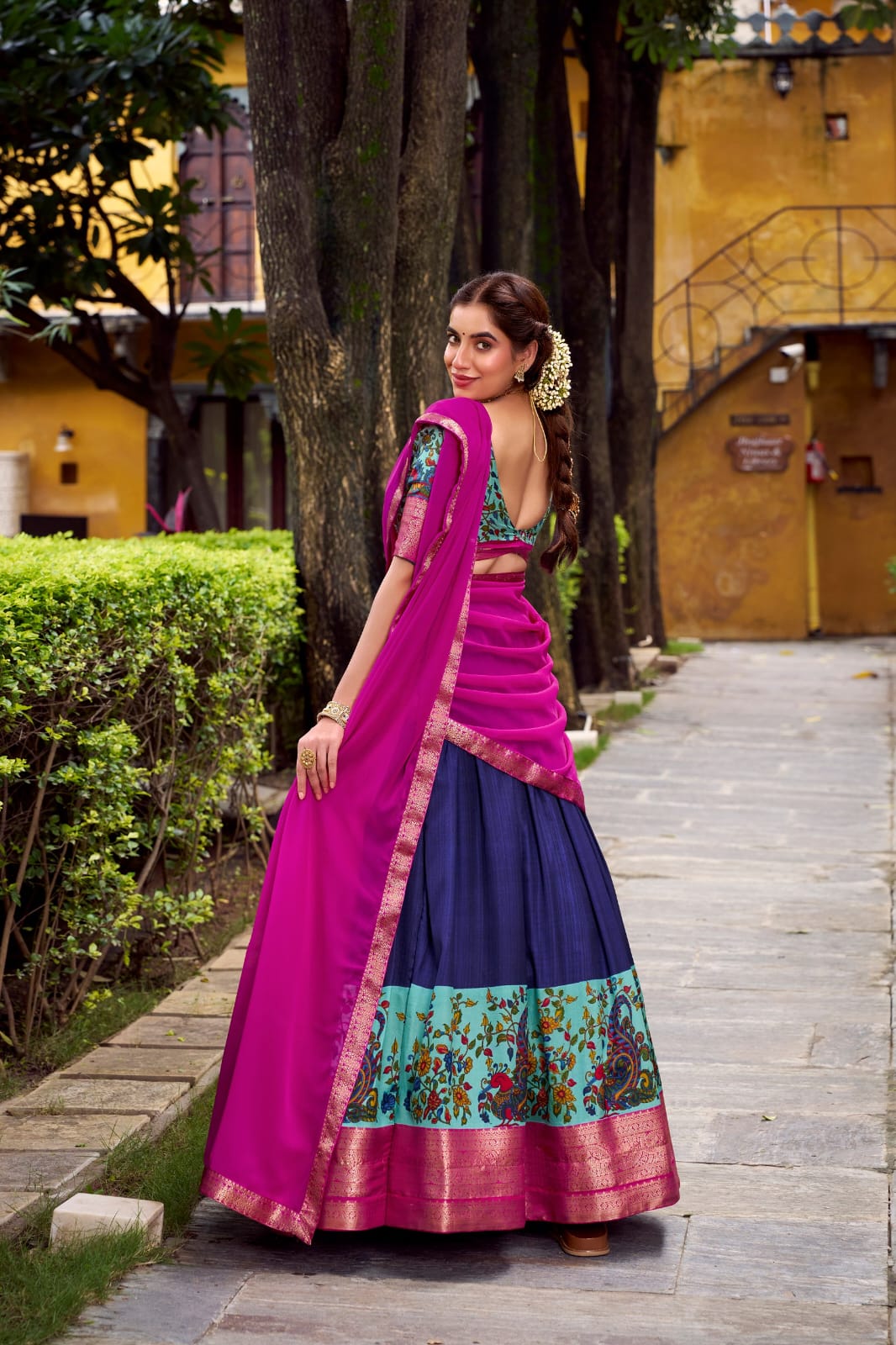 Lehenga Choli with Traditional Kalamkari Print Border