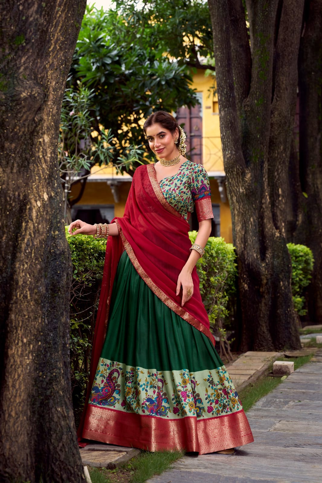 Lehenga Choli with Traditional Kalamkari Print Border
