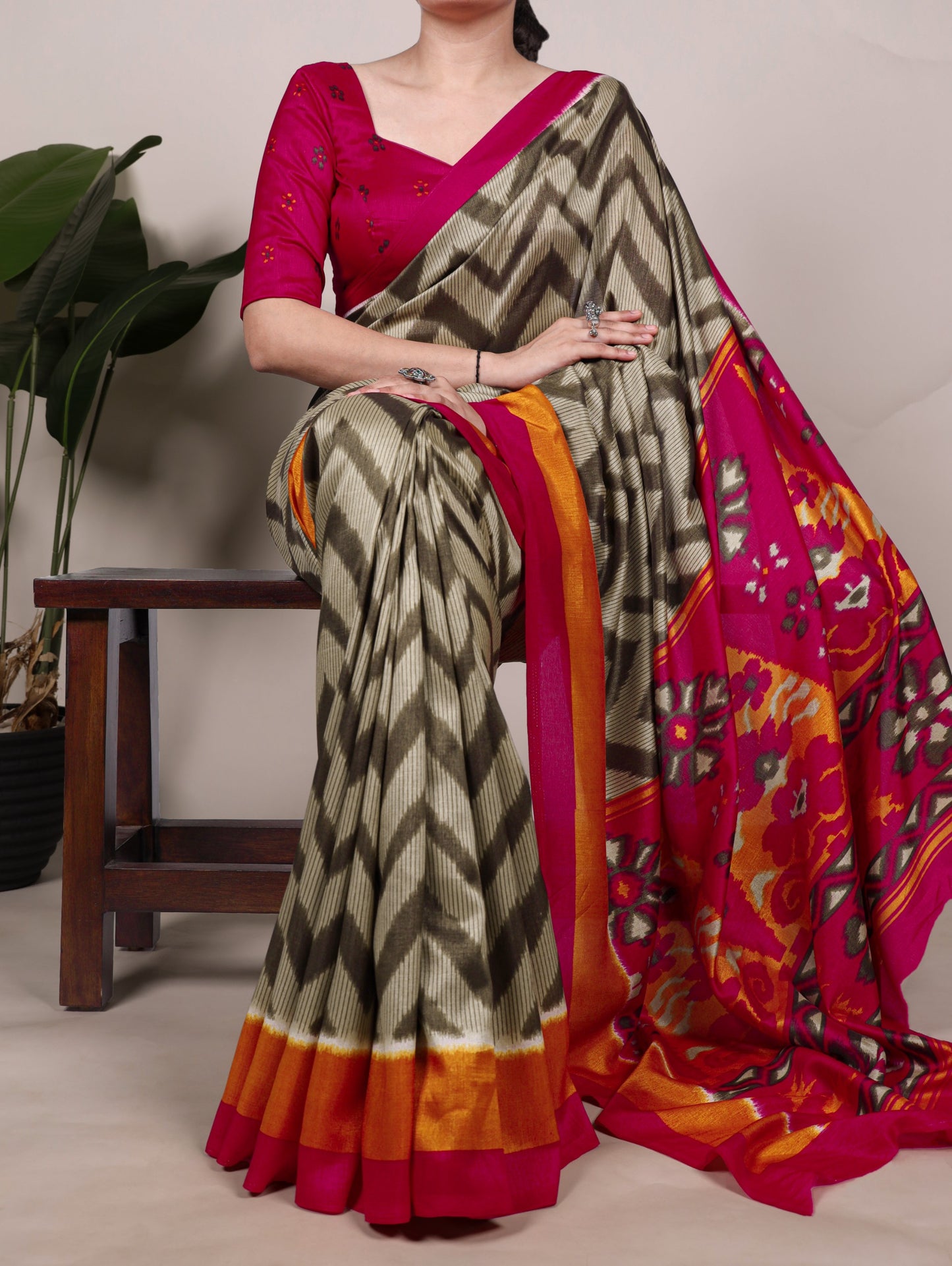 Mehndi Green Tasar Silk Zigzag Print Saree with Unstitched Blouse