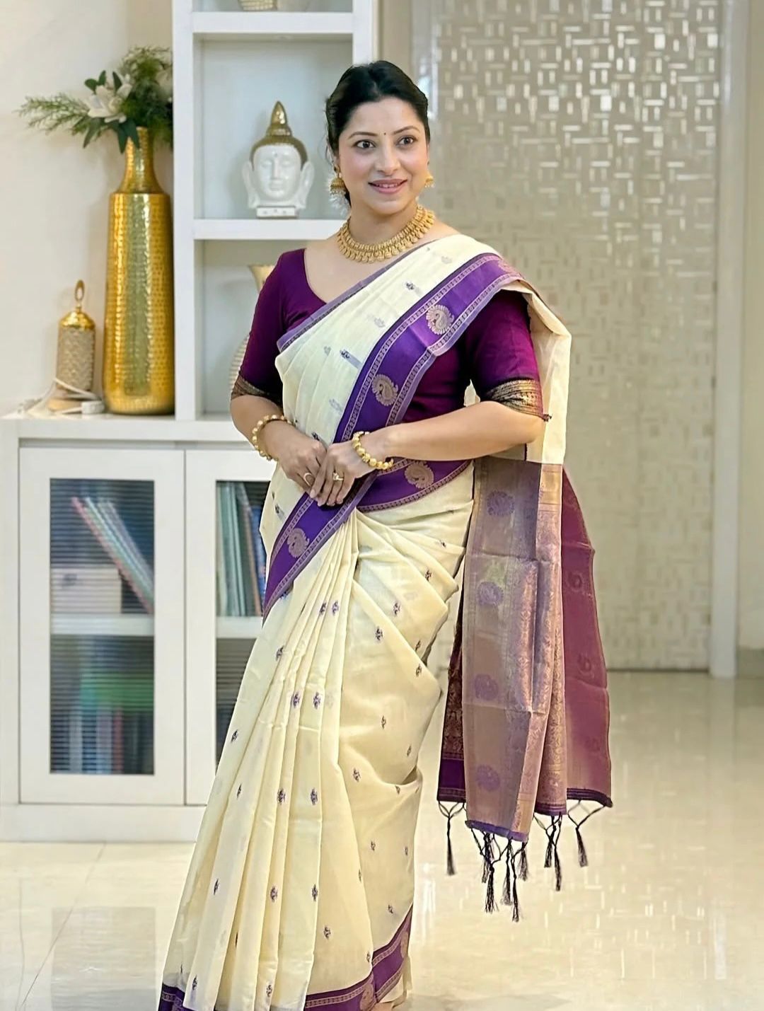 Off White color Lichi silk Saree with Unstitched Blouse