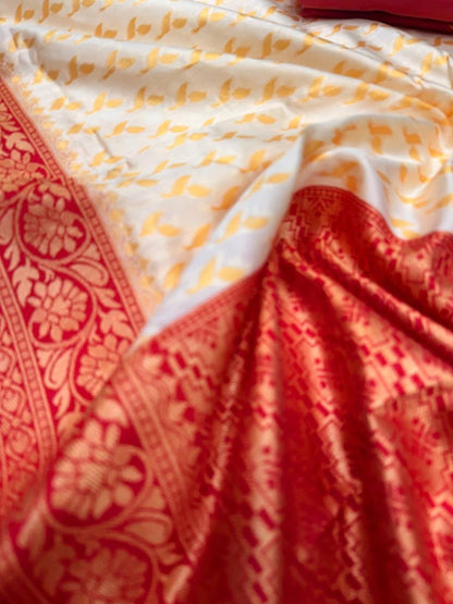 Off White color Lichi Silk Traditional Saree with Unstitched Blouse