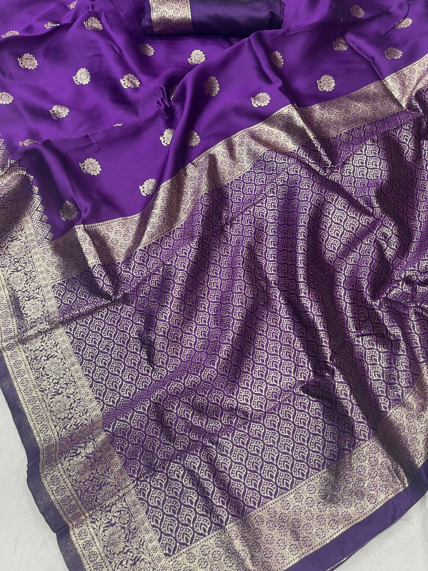 Purple color Lichi Silk Traditional Saree with Unstitched Blouse