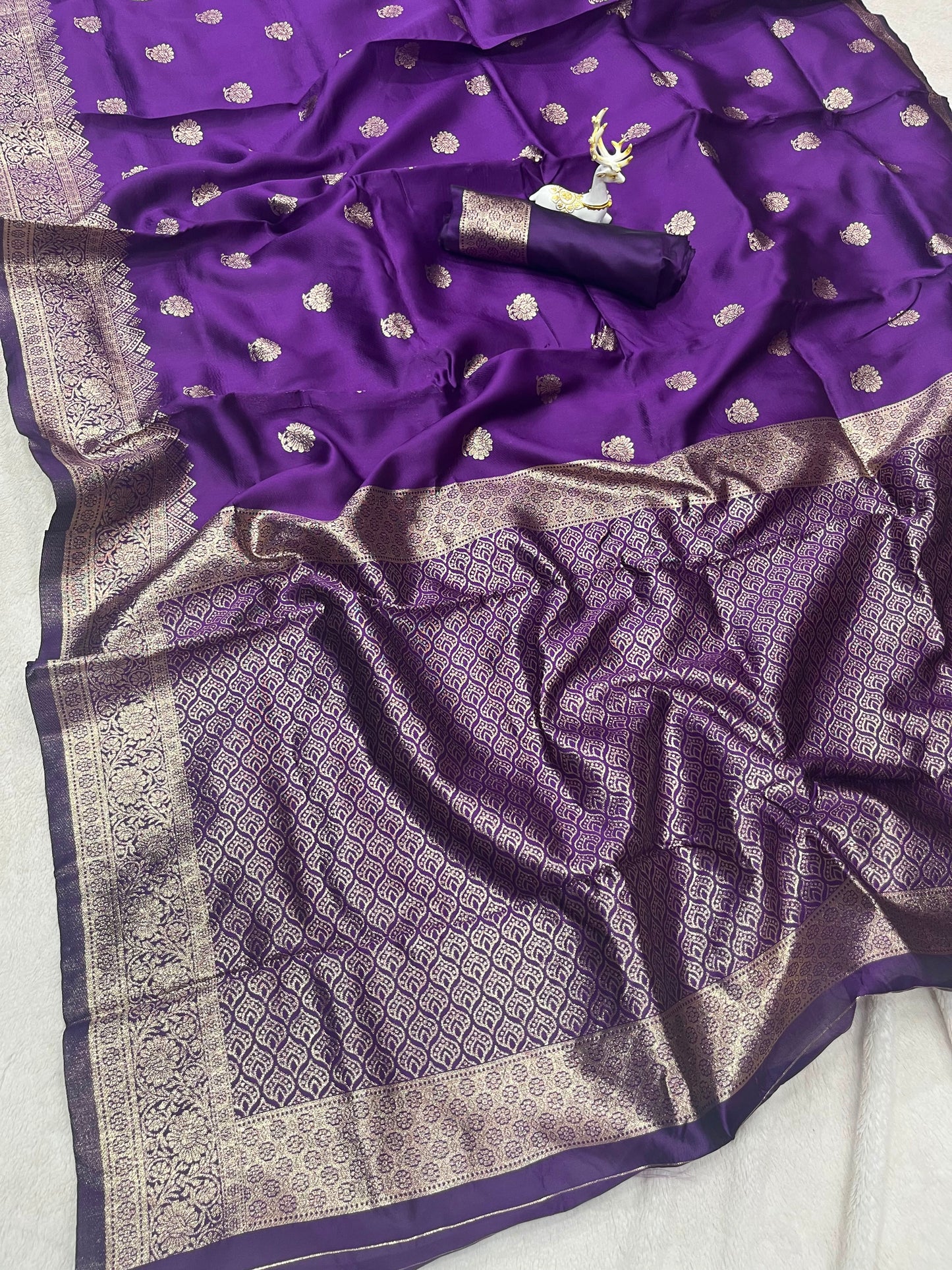Purple color Lichi Silk Traditional Saree with Unstitched Blouse