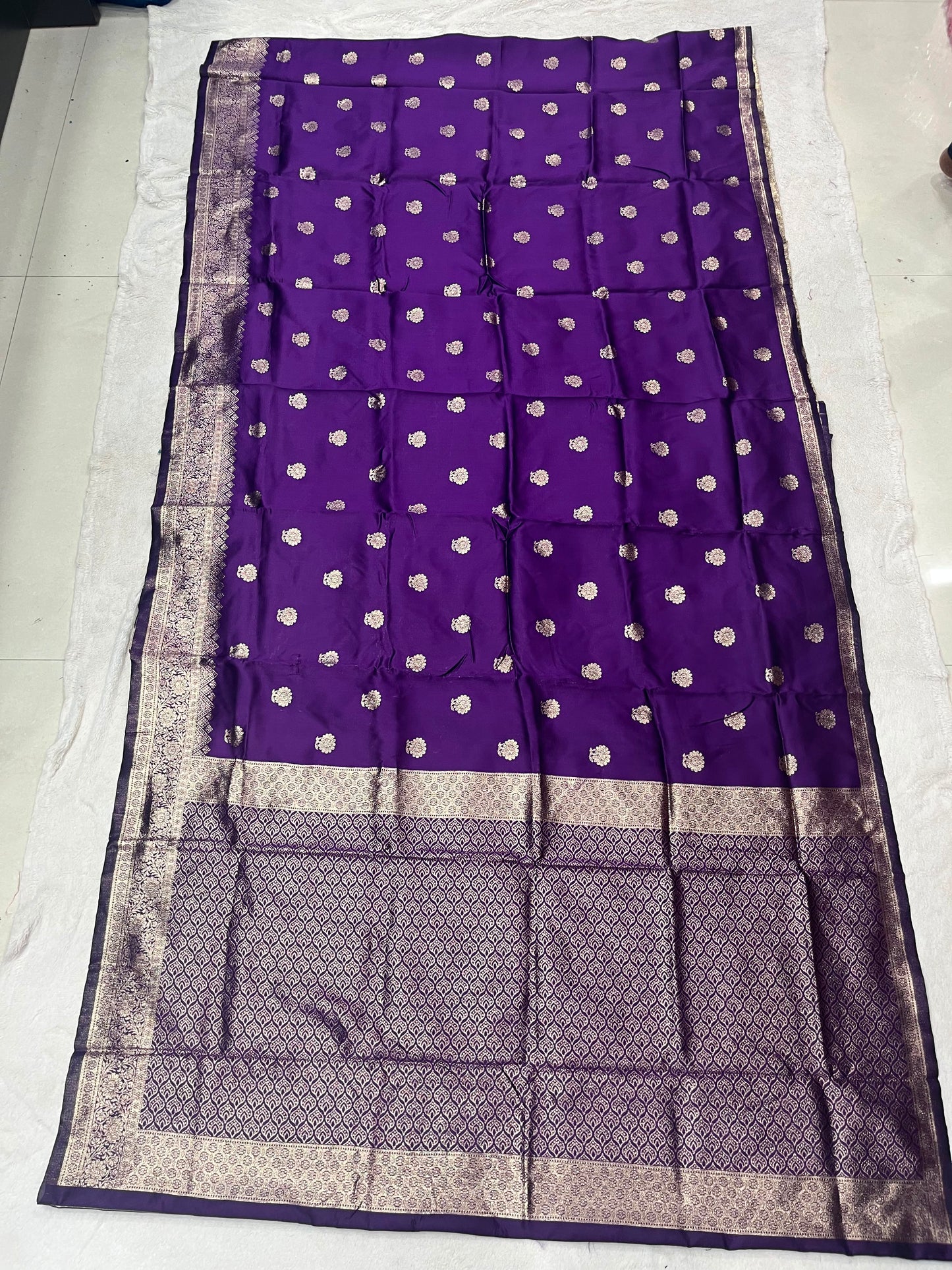 Purple color Lichi Silk Traditional Saree with Unstitched Blouse