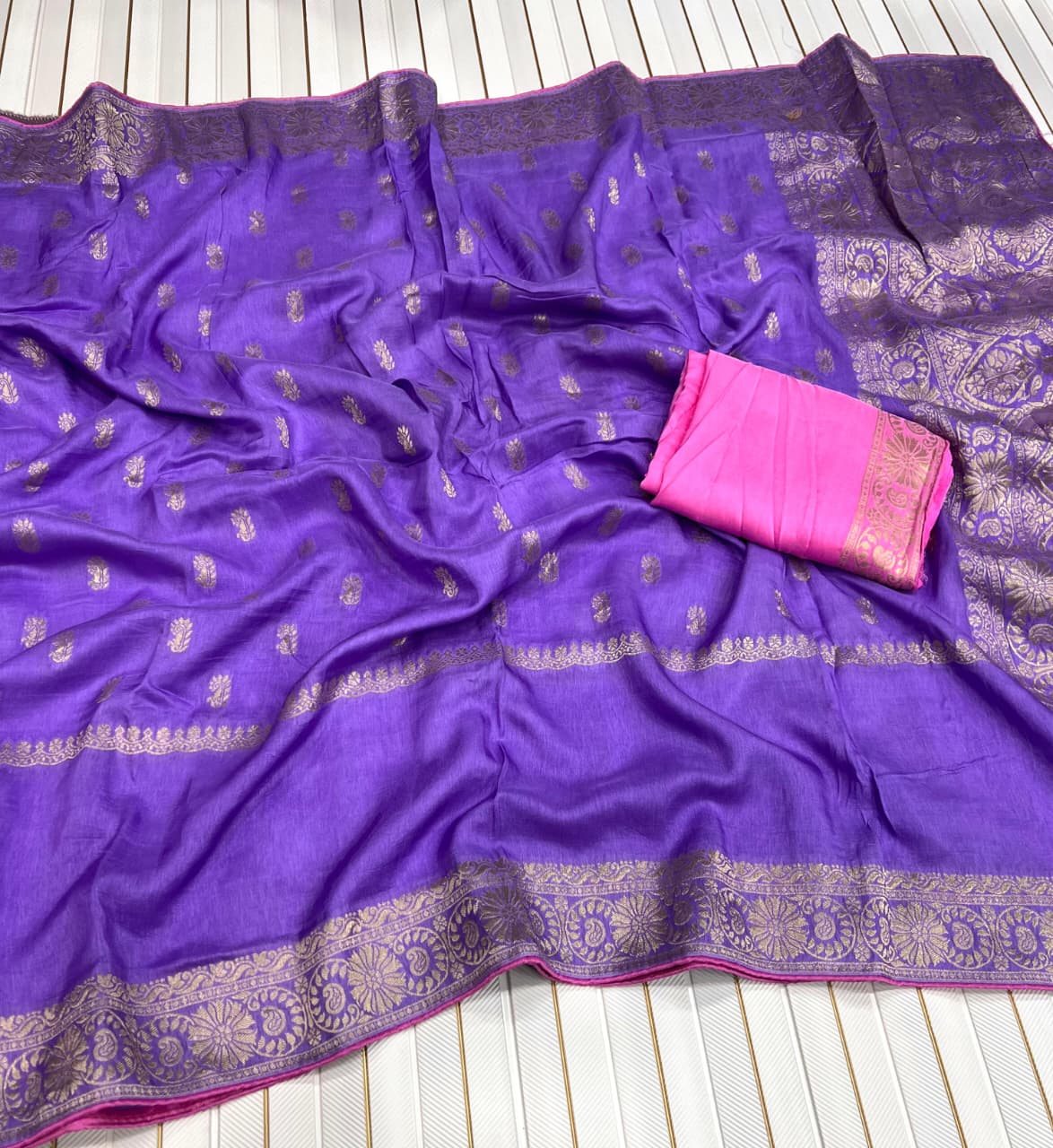 Jaqurad Meenakari Traditional Saree with Unstitched Blouse