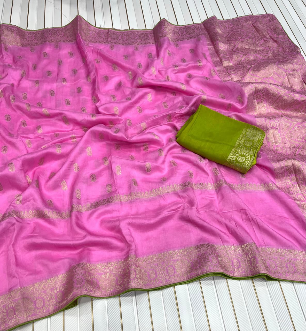 Jaqurad Meenakari Traditional Saree with Unstitched Blouse