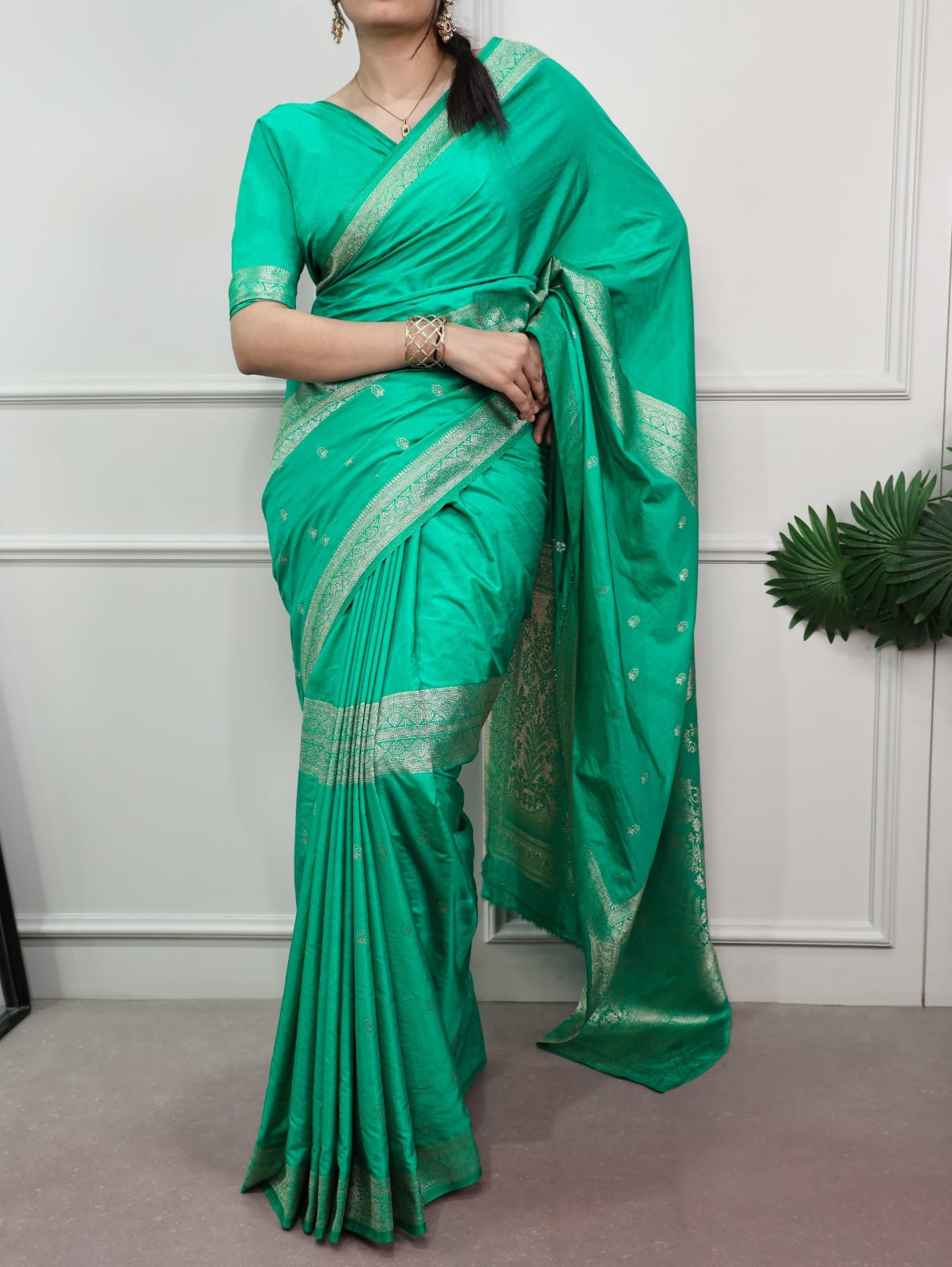 Zari Weaving Traditional Saree with Unstitched Blouse