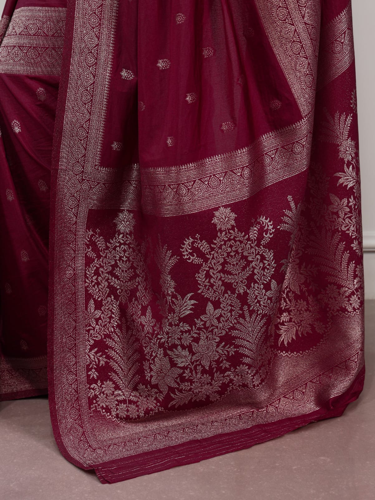 Zari Weaving Traditional Saree with Unstitched Blouse