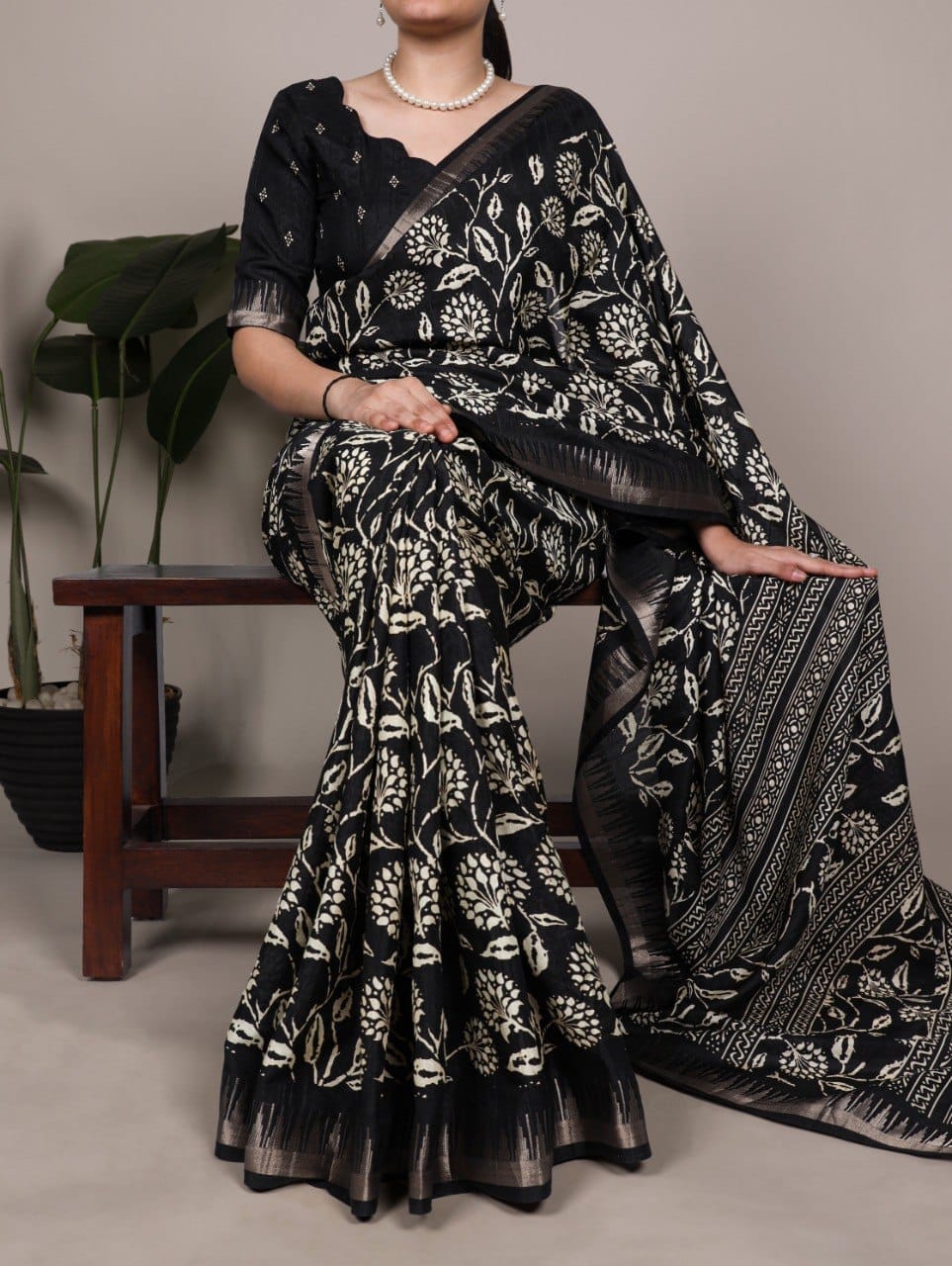 Floral Print Slub Silk Saree with Unstitched Blouse