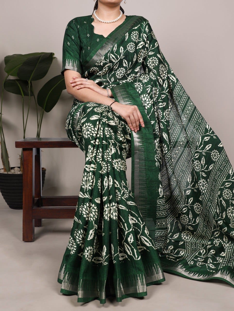 Floral Print Slub Silk Saree with Unstitched Blouse