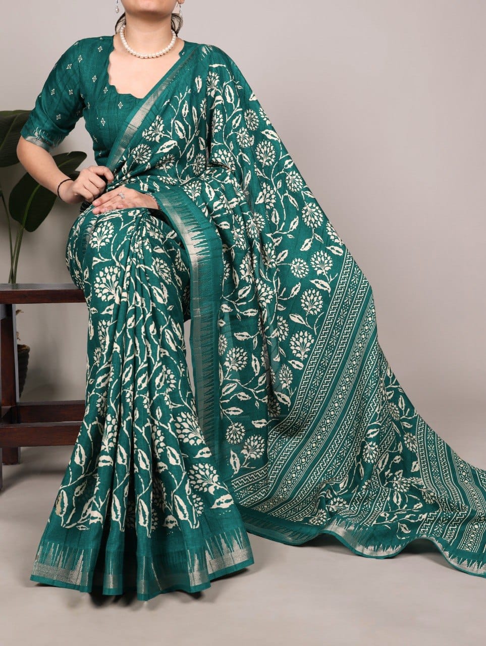 Floral Print Slub Silk Saree with Unstitched Blouse
