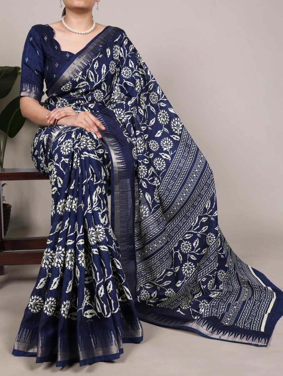 Floral Print Slub Silk Saree with Unstitched Blouse