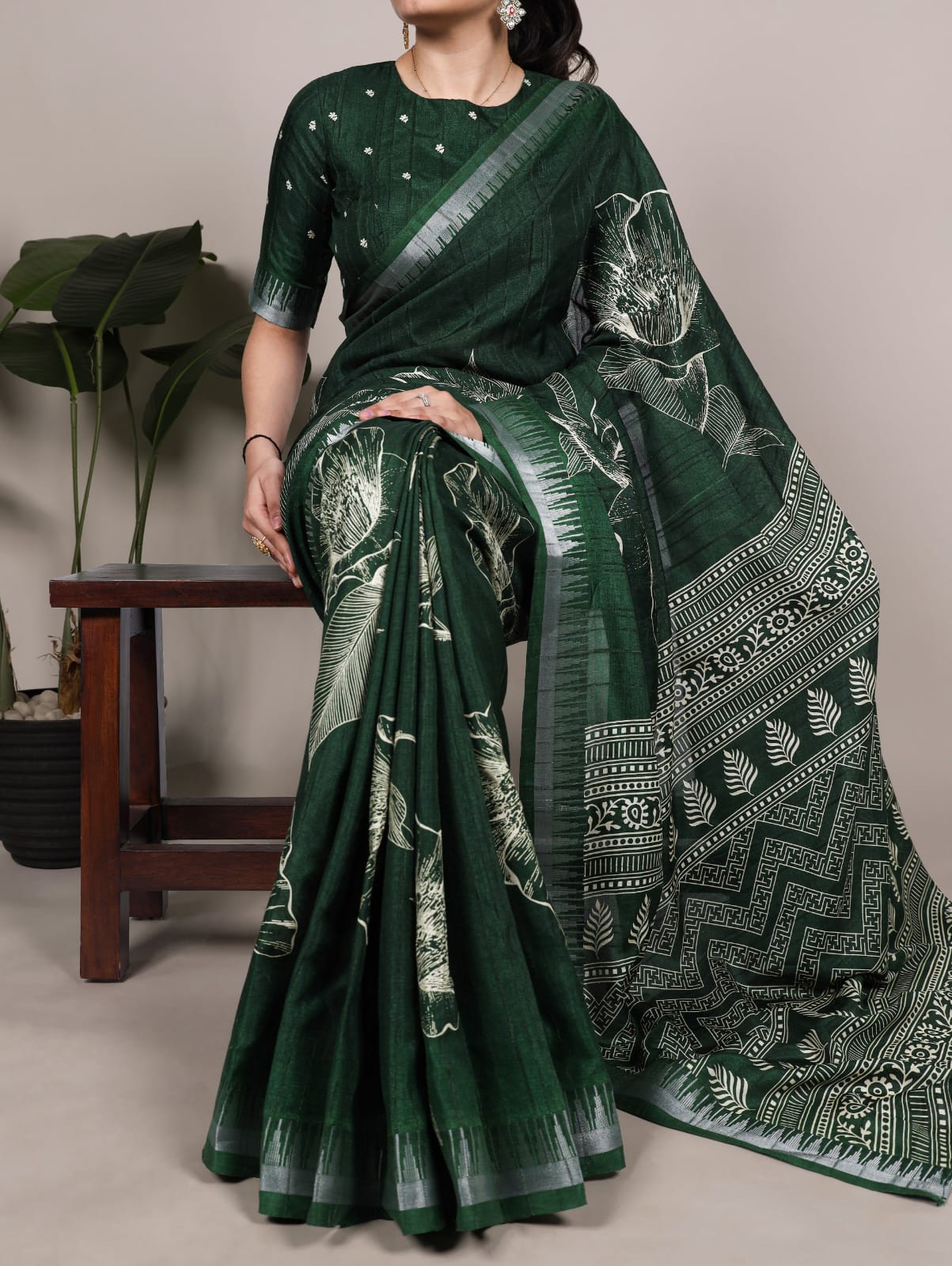 Floral Print Slub Silk Saree with Unstitched Blouse