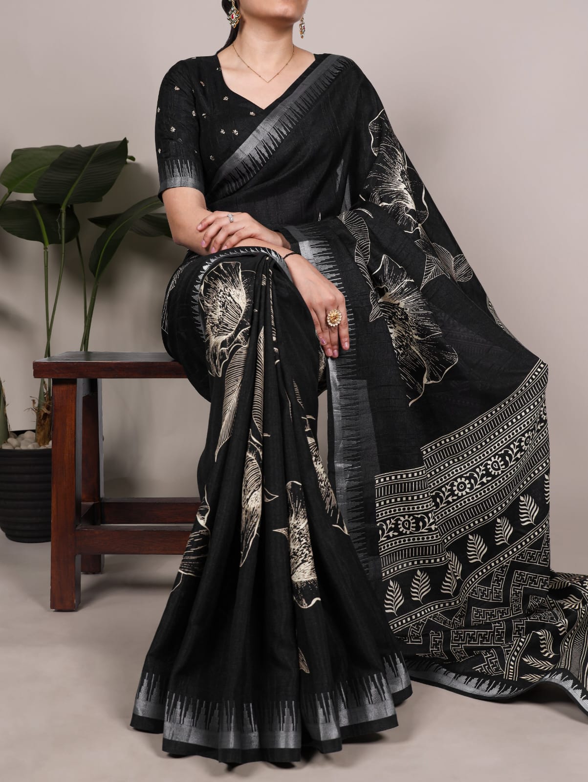Floral Print Slub Silk Saree with Unstitched Blouse