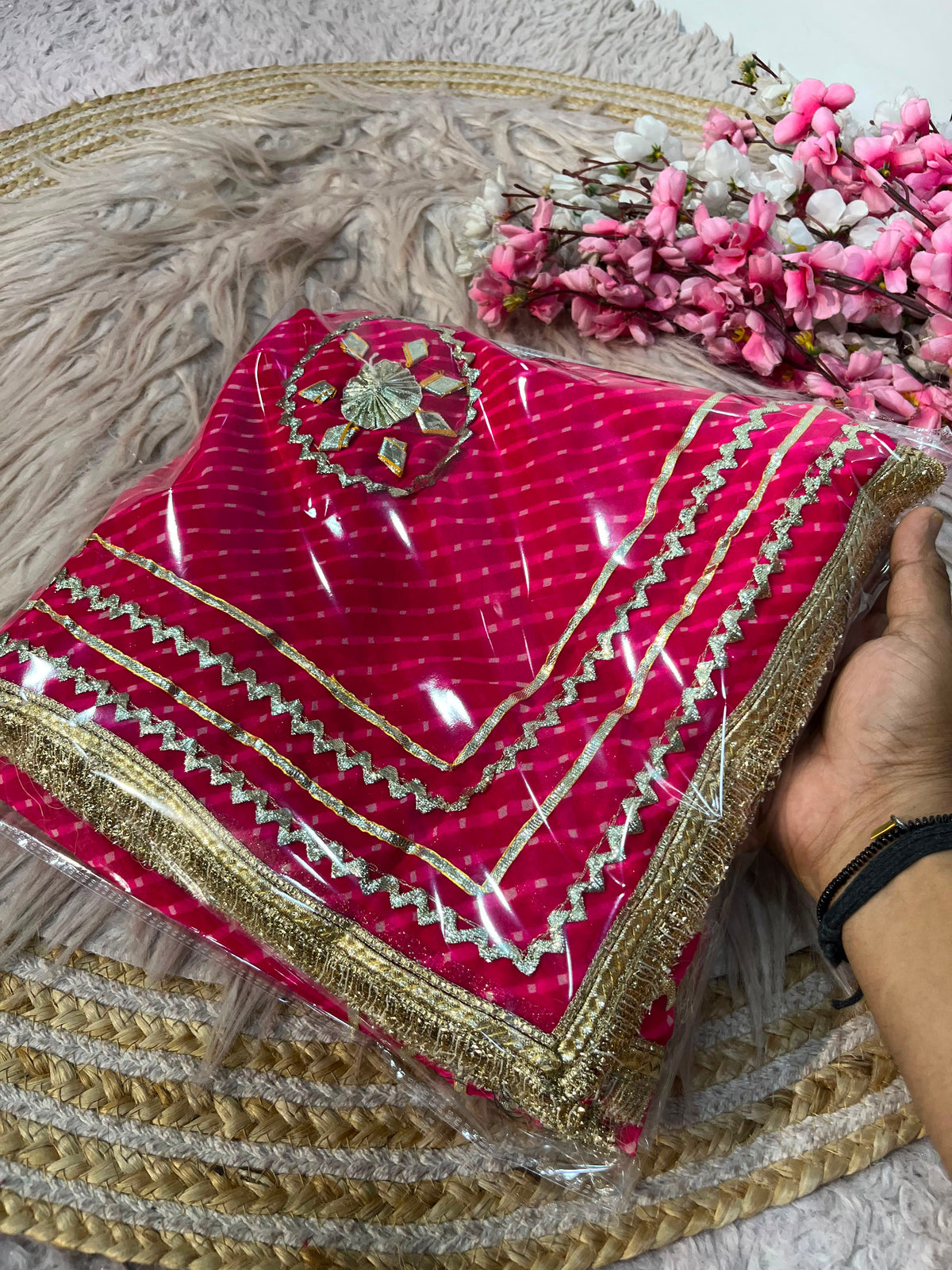 Rani Pink color Saree With Unstitched Blouse