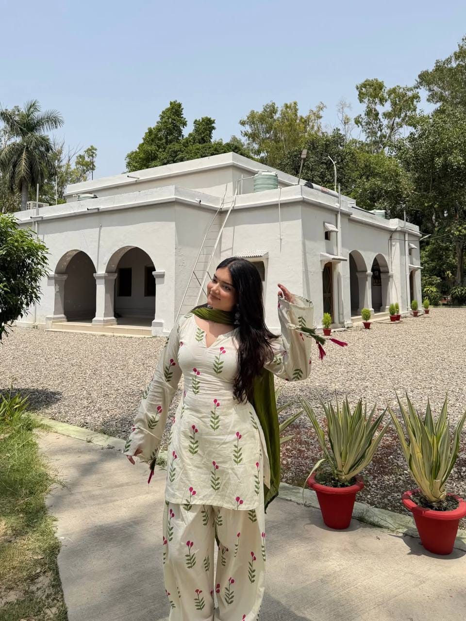 FANCY DESIGN COLLECTION 3 PIECE FANCY TOP WITH FARSHI SALWAR AND BEAUTIFUL DUPATTA