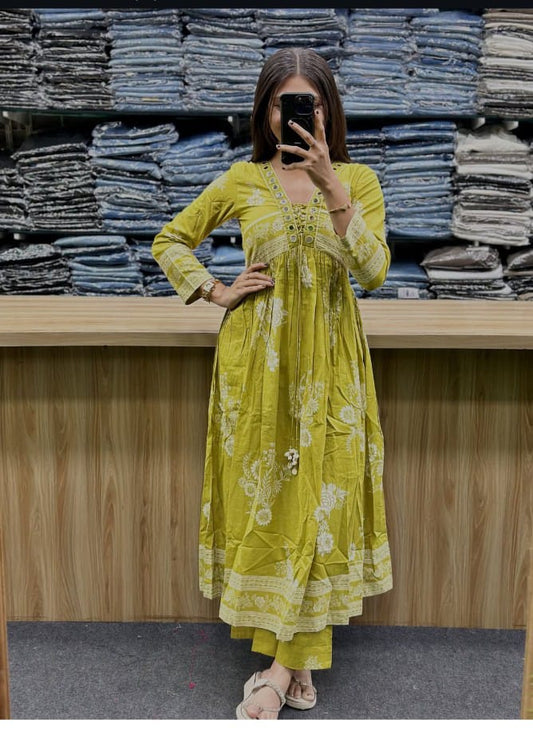 Mehendi Green Cotton Kurti Pant Dupatta Set