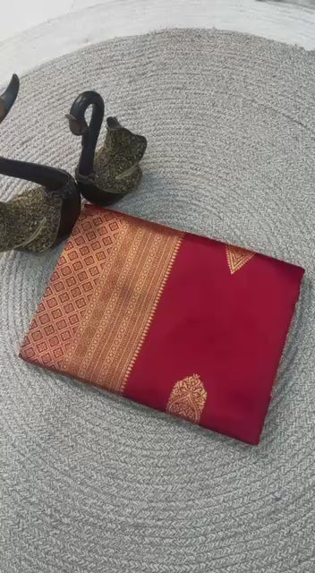 Maroon color Lichi Silk Traditional Saree with Unstitched Blouse